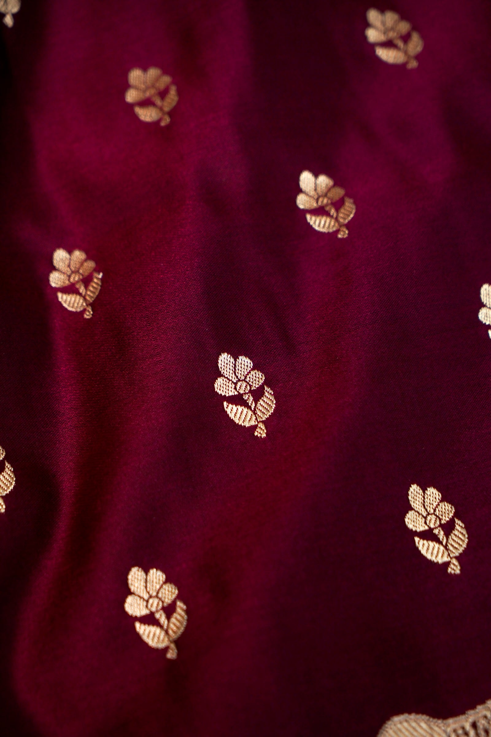 WINE PURPLE BANARASI MASHRU KATAN SILK SAREE (ELEPHANT BORDER)