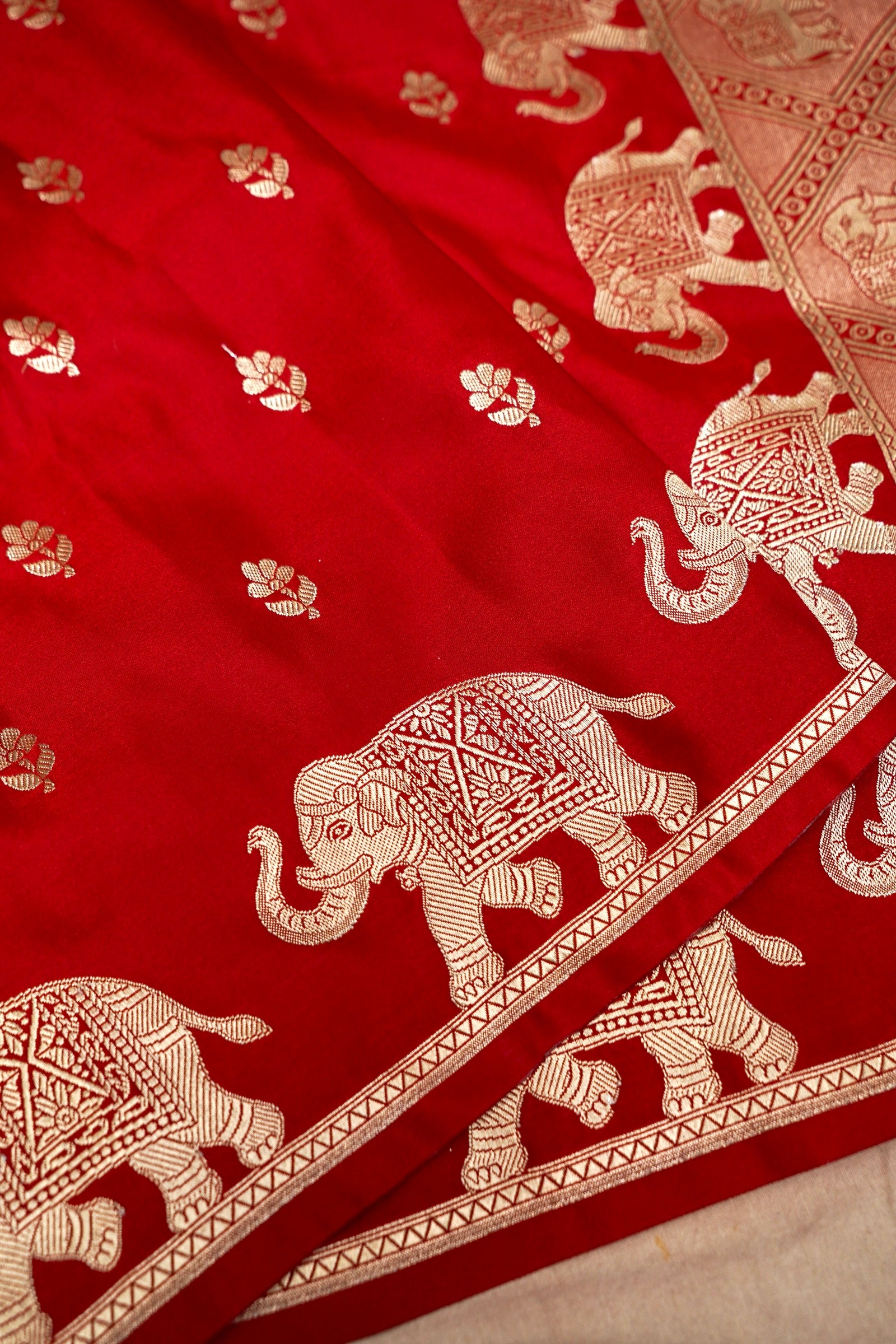 CLASSIC RED BANARASI MASHRU KATAN SILK SAREE (ELEPHANT BORDER)