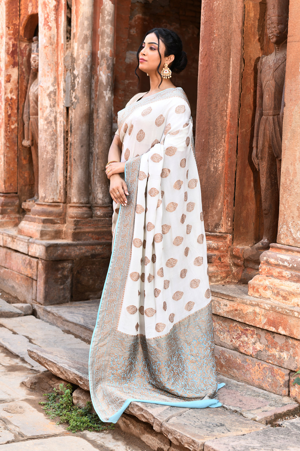 Ivory White Banarasi Crape Chiffon Silk Saree