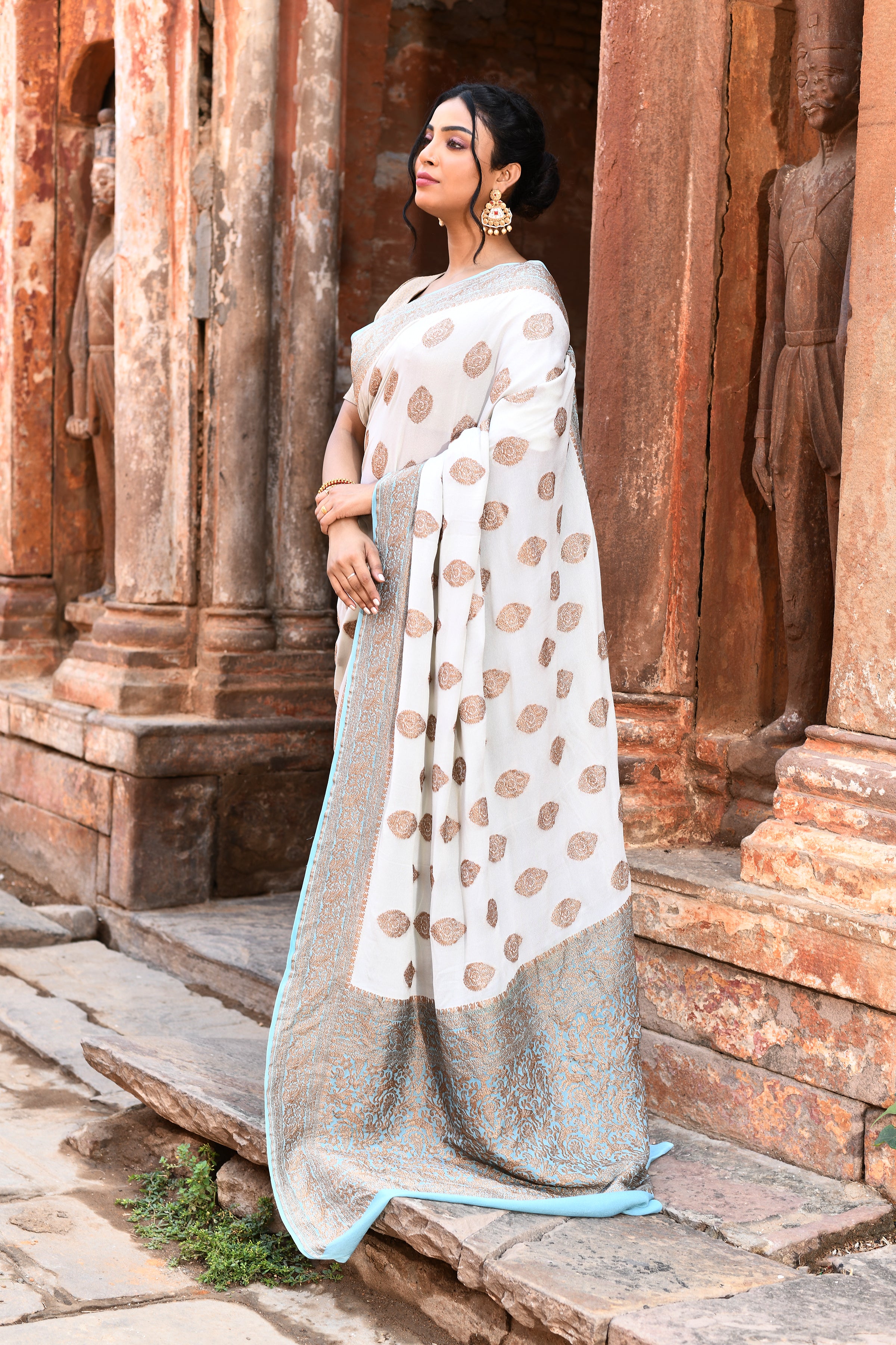 Ivory White Banarasi Crape Chiffon Silk Saree