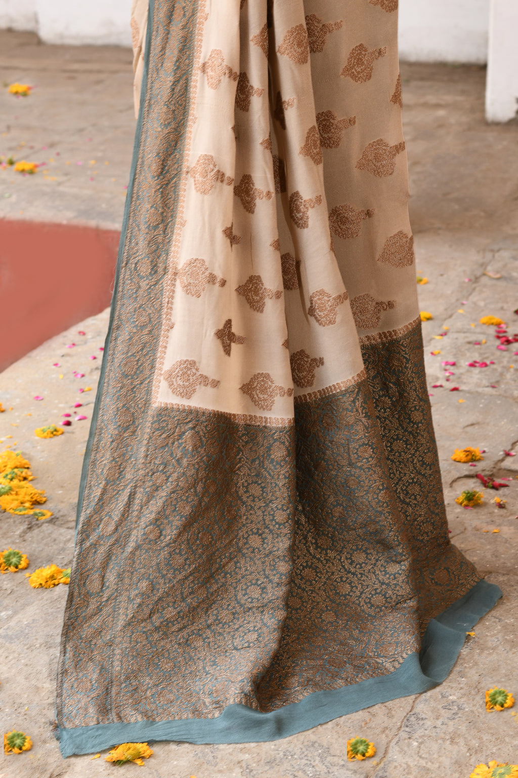 Ivory Banarasi Crape Chiffon Silk Saree