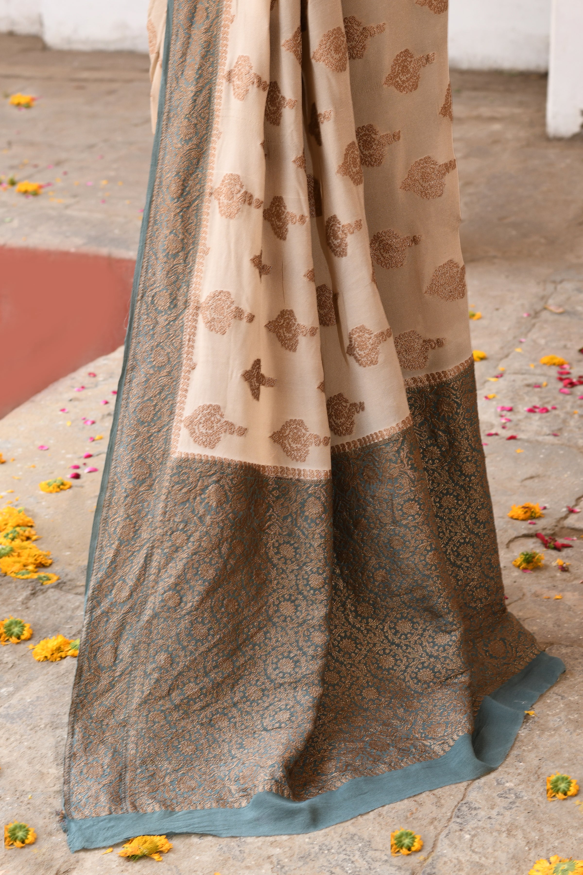 Ivory Banarasi Crape Chiffon Silk Saree