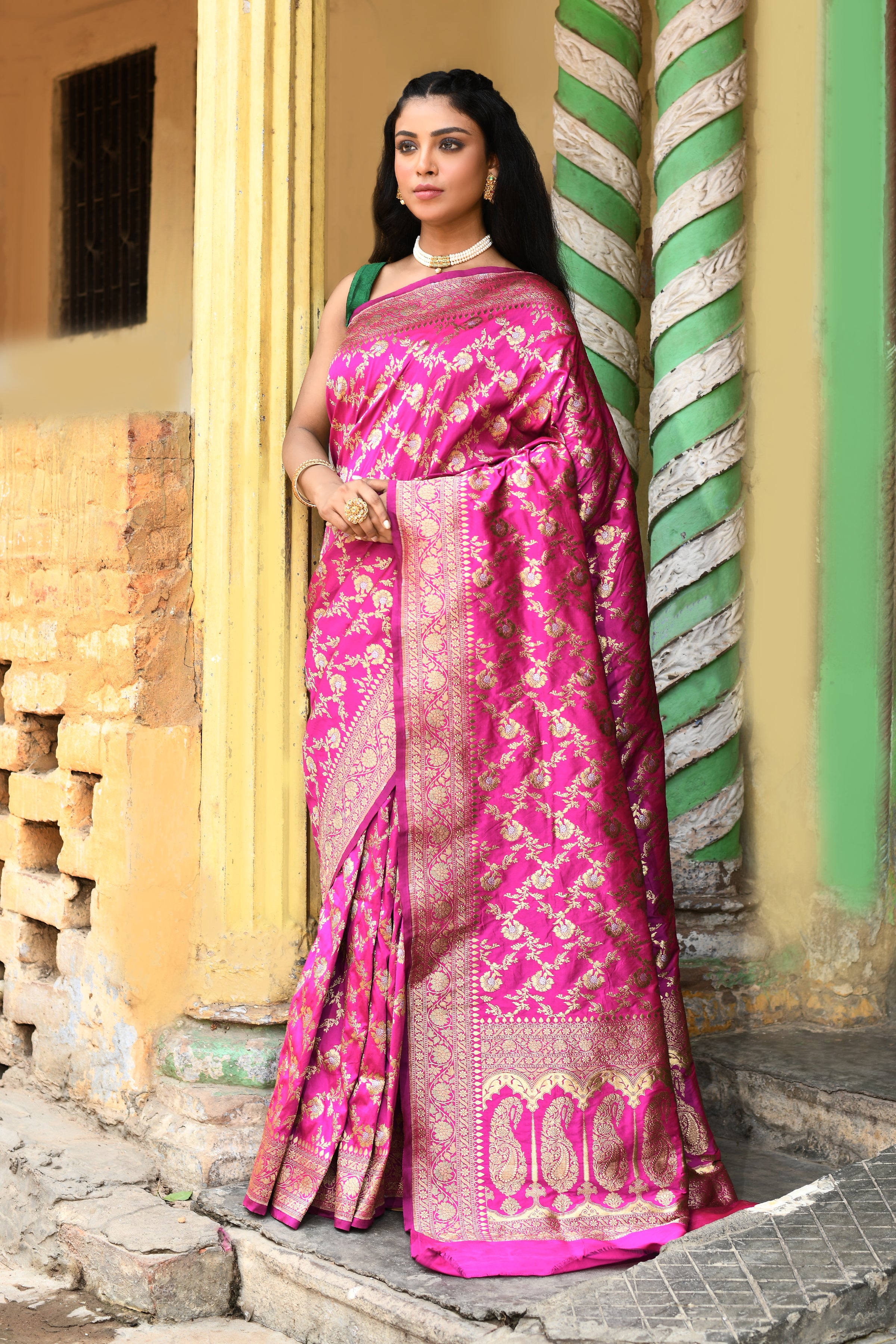 Elegant Pink Handwoven Banarasi Soft Silk Saree
