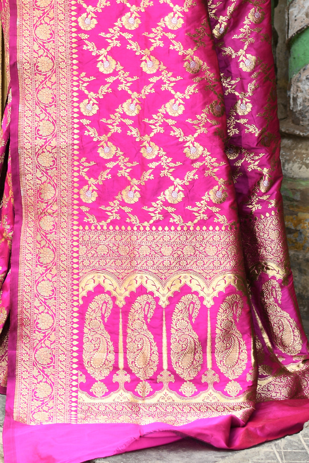 Elegant Pink Handwoven Banarasi Soft Silk Saree