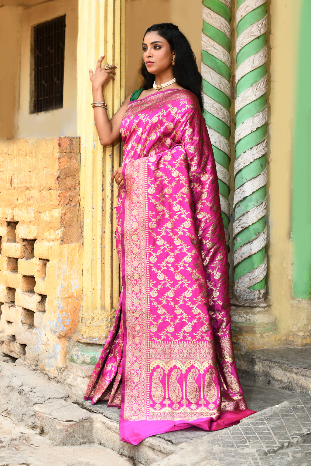 Elegant Pink Handwoven Banarasi Soft Silk Saree