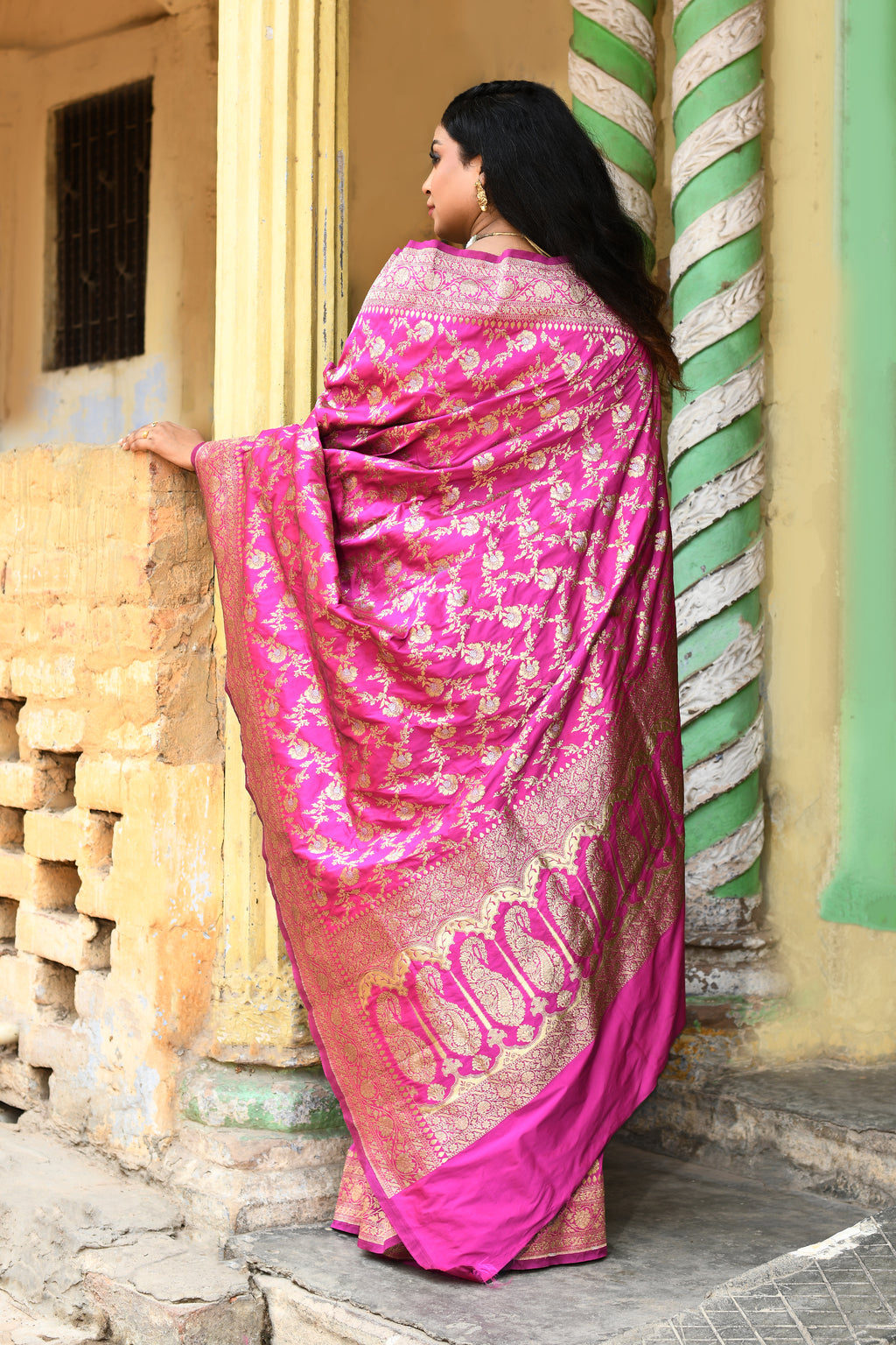 Elegant Pink Handwoven Banarasi Soft Silk Saree