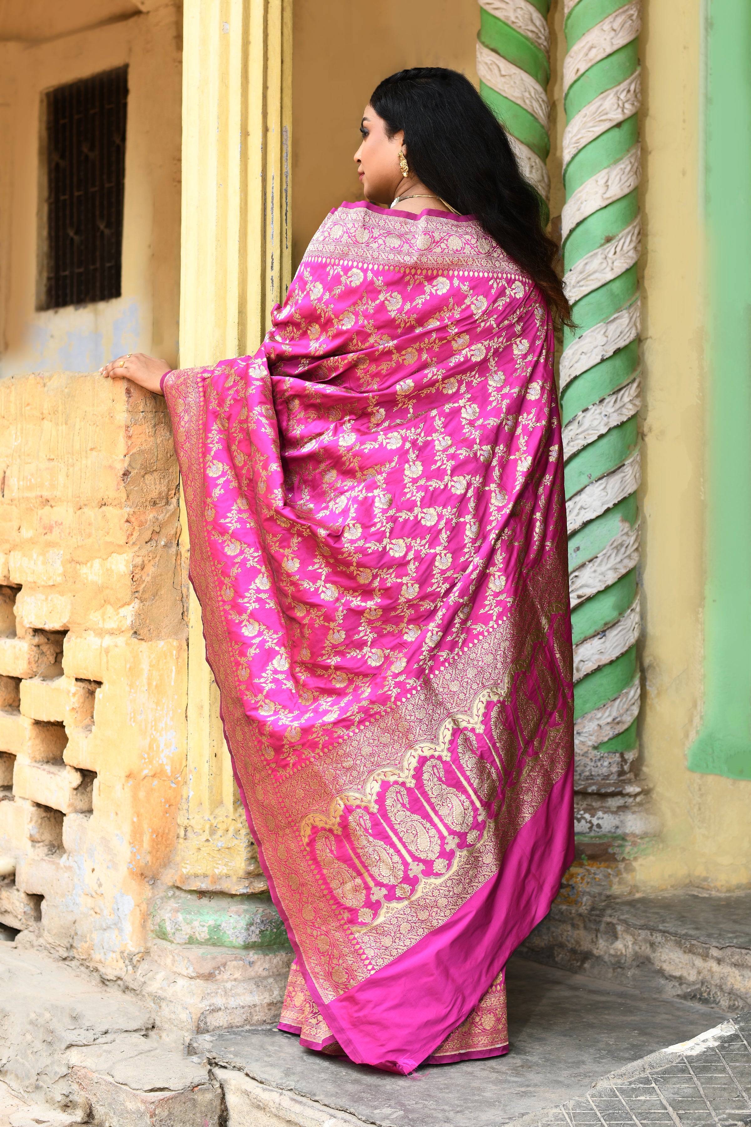 Elegant Pink Handwoven Banarasi Soft Silk Saree