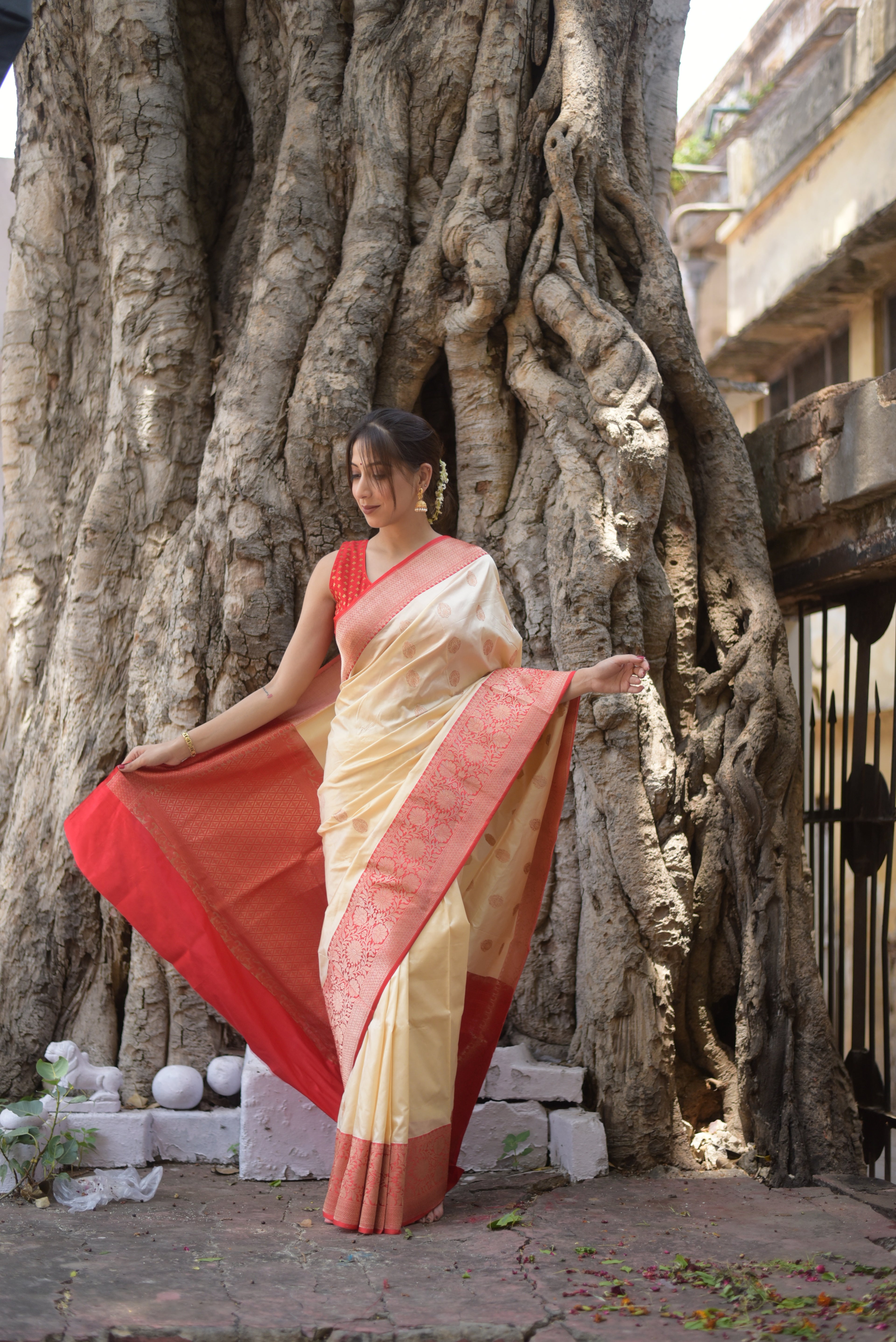 Traditional Cream Pure Handwoven Banarasi Katan Silk Saree