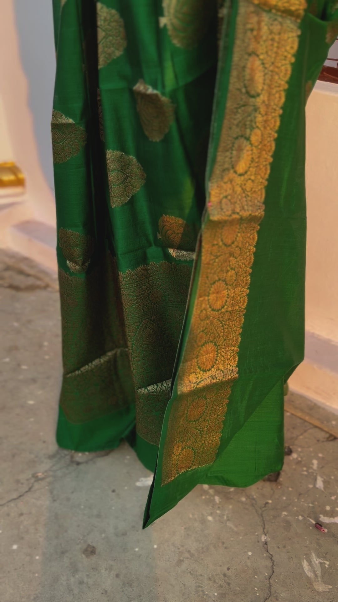 Green Chinia Silk  Handwoven Banaras Saree